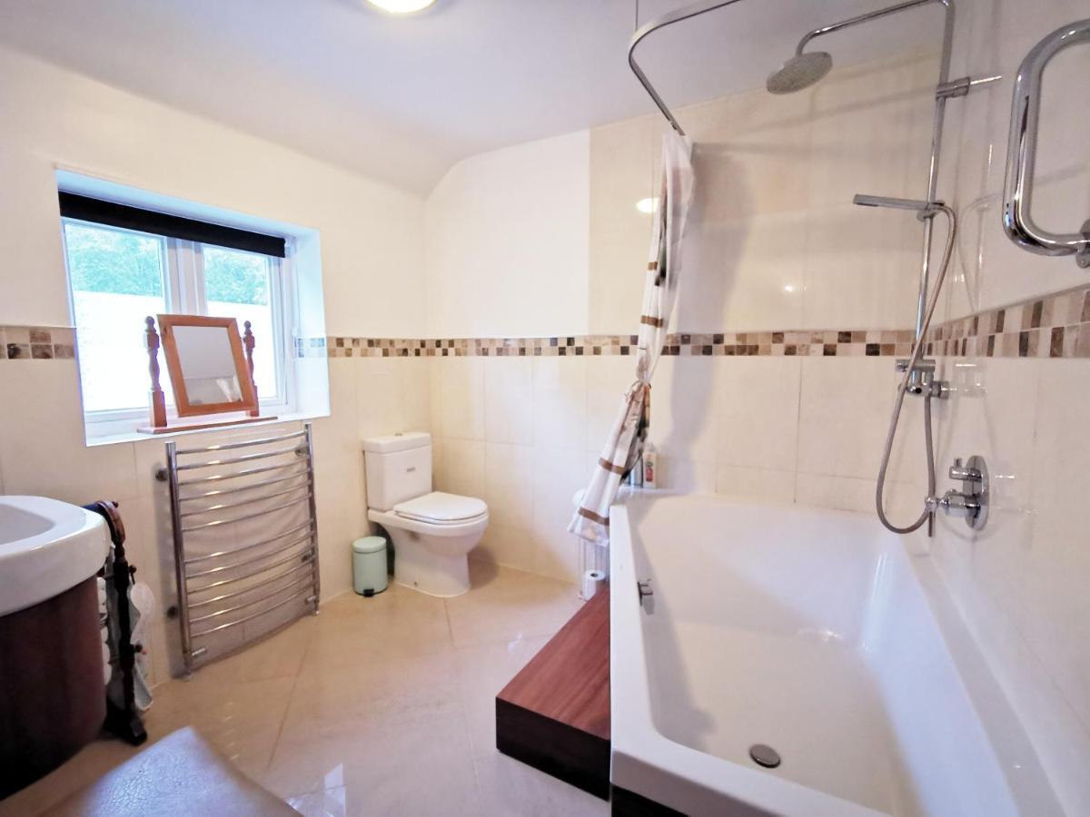 Minutes From Lyme Regis Self-Catering Suite With Stunning Countryside Views & Double Bath Axminster Exterior foto
